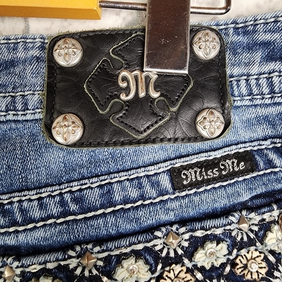 Miss Me Mini Flower Mid Rise Bootcut  Jeans Rhinestone Embellished Blue 30 x 32 - Picture 10 of 16